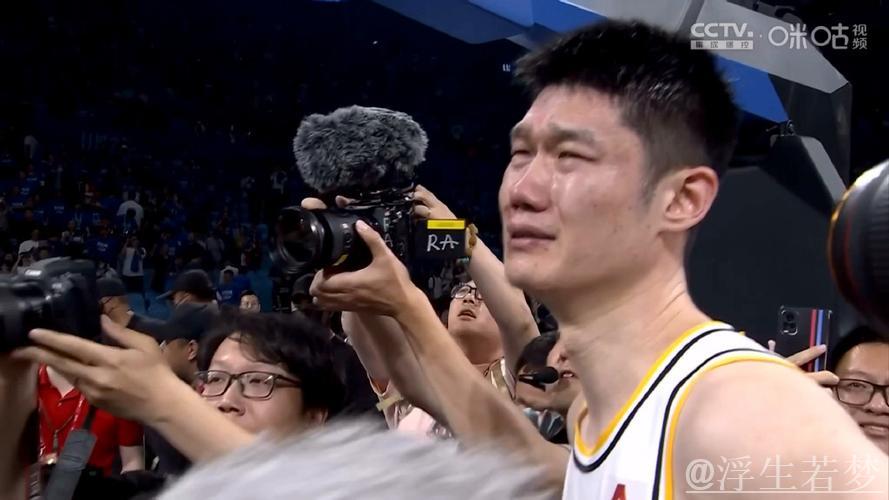 胡金秋率队夺冠后热泪盈眶,回顾CBA感人瞬间 胡金秋率队夺冠后热泪盈眶,回顾CBA感人瞬间