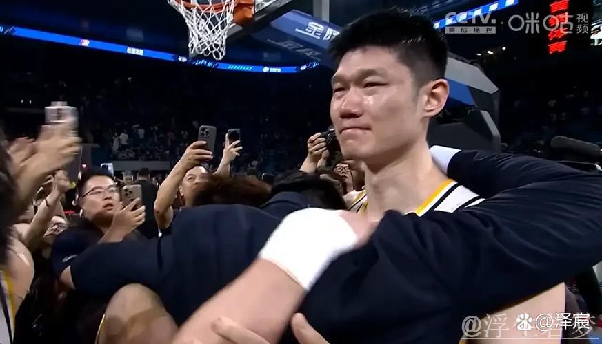 胡金秋率队夺冠后热泪盈眶,回顾CBA感人瞬间 胡金秋率队夺冠后热泪盈眶,回顾CBA感人瞬间